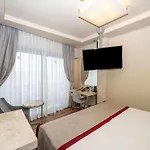 Ramada Pera