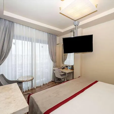 Ramada Pera