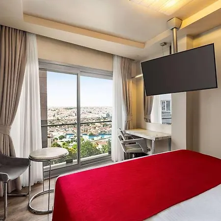 Ramada Pera *